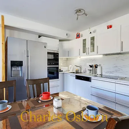 Apartman Le Lavandin 3 *, Parking