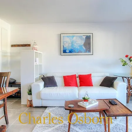 Apartman Le Lavandin 3 *, Parking *